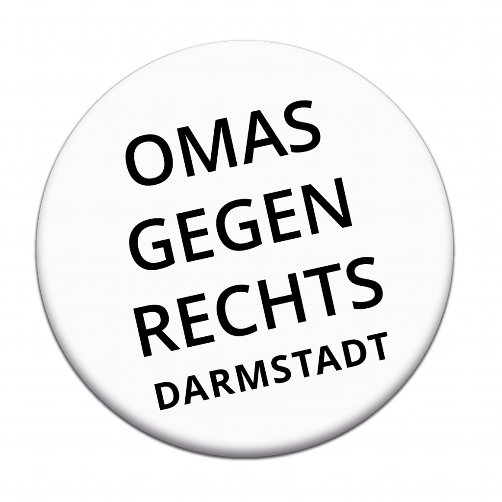 Weißer Kreis mit schwarzer Aufschrift „Omas gegen Rechts Darmstadt „