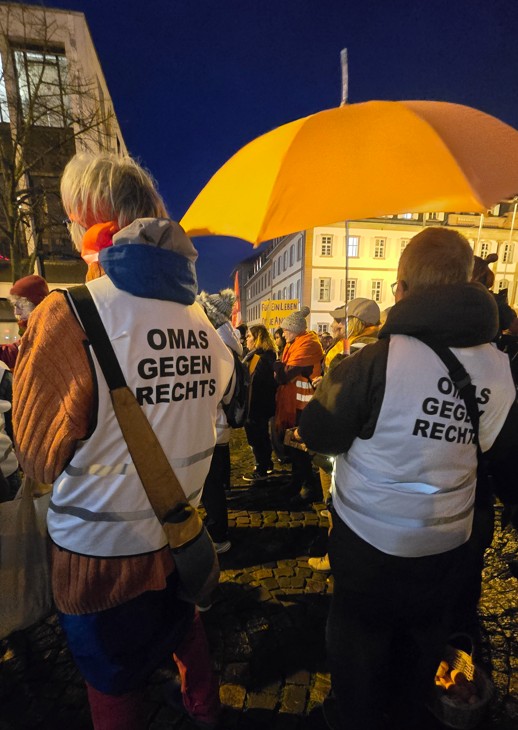 Orange The World OMAS GEGEN RECHTS