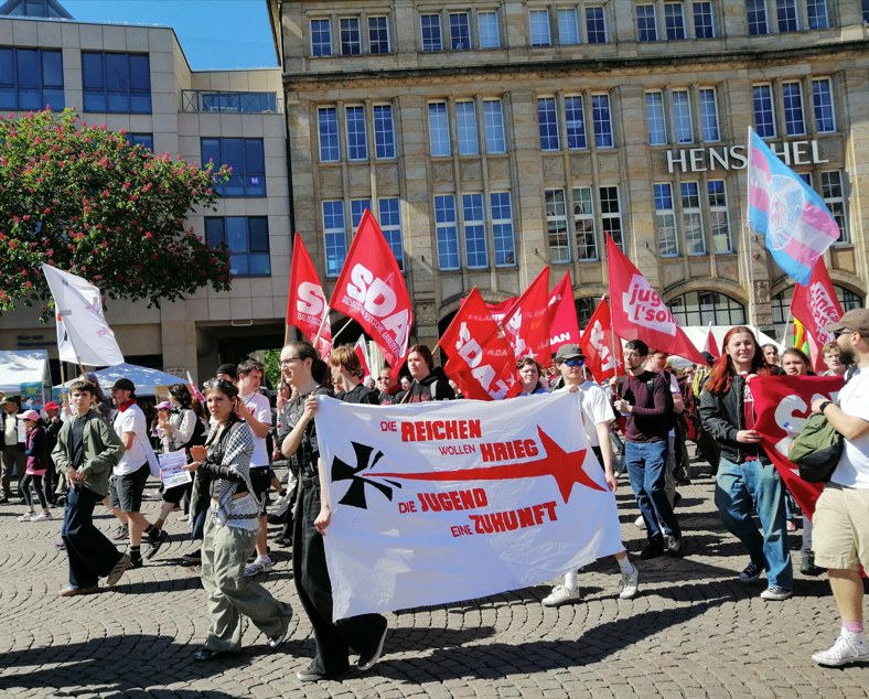 Die Gewerkschaft kommt mit der Demo am Marktplatz an