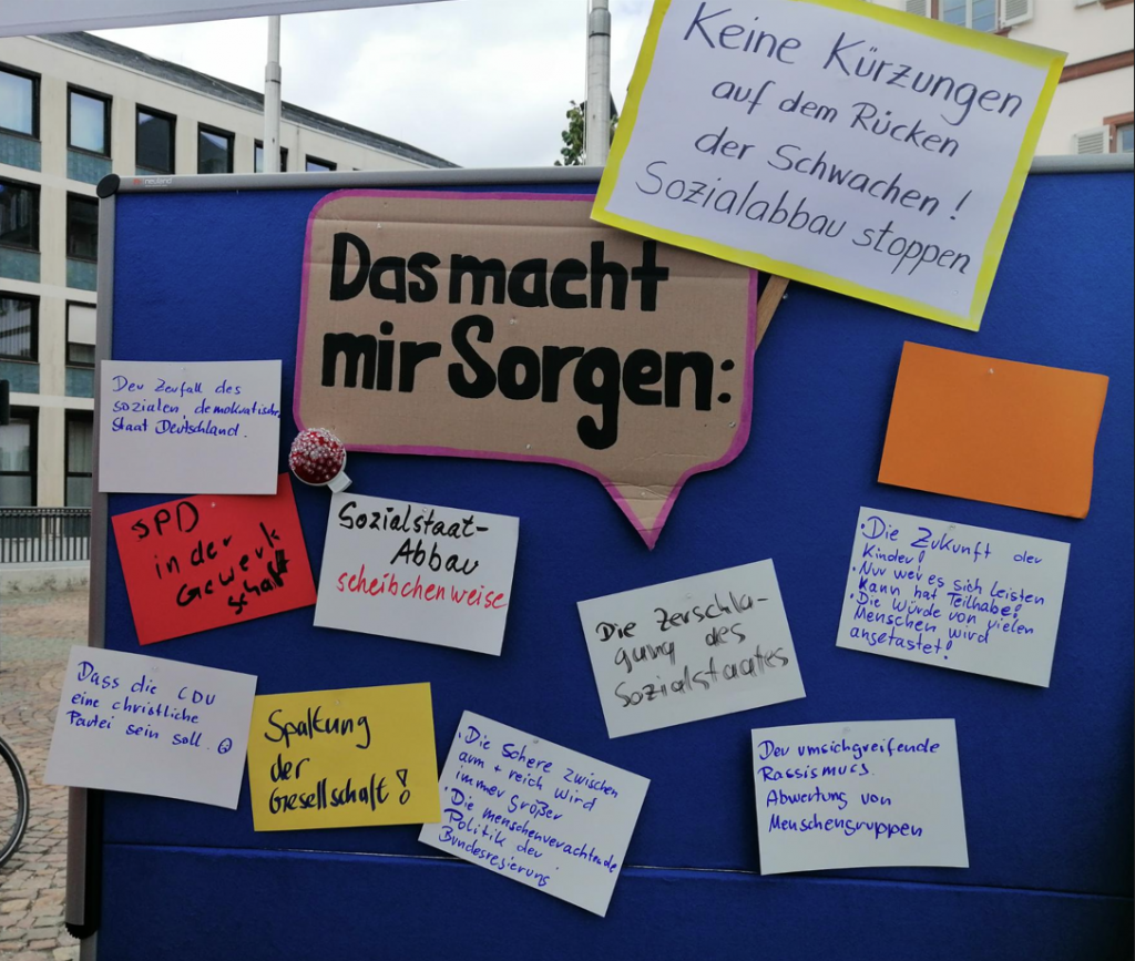 Aktionstag gegen Sozialkürzungen - Pinwand mit Sorgen